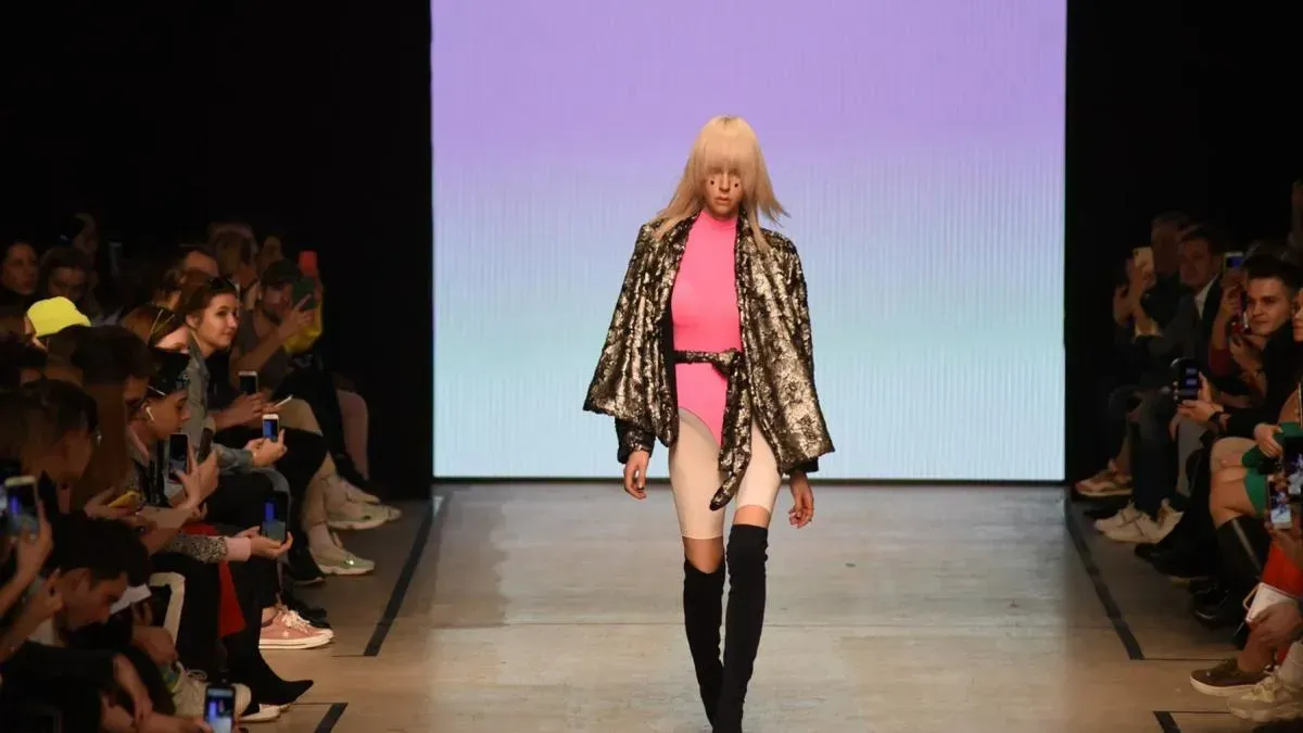 Афиша трансляции Дискуссия о развитии производства модных брендов