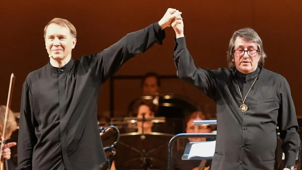 Афиша трансляции Евгений Миронов, Юрий Башмет сыграли в спектакле по Горькому