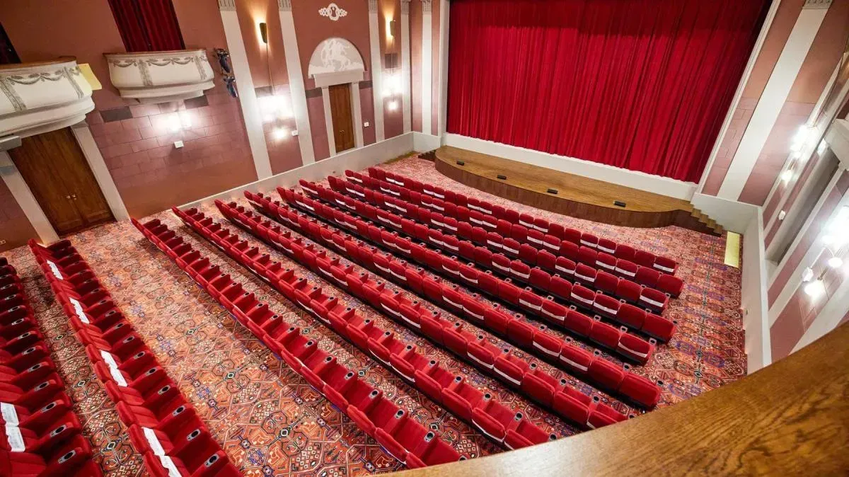 Афиша трансляции Звезды на светском показе фильма "Французский вестник"