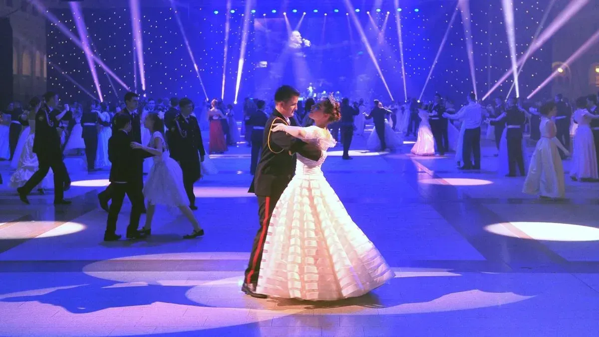 Афиша трансляции Кремлевский кадетский бал в Гостином Дворе