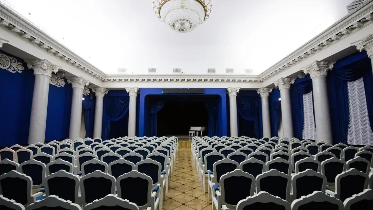 Афиша трансляции Экскурсия по театру "Геликон-опера"