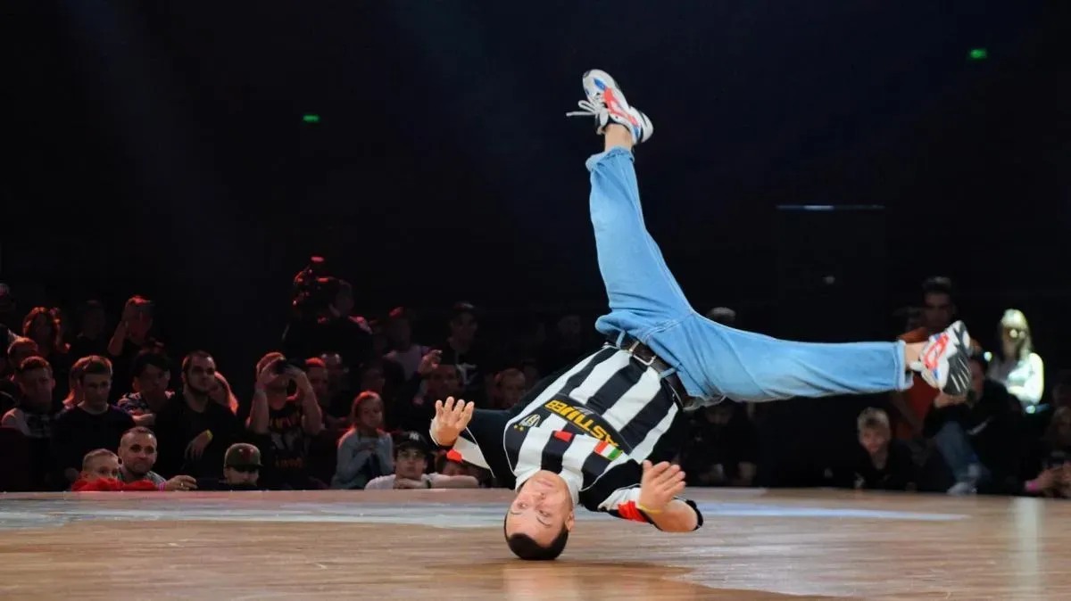 Афиша трансляции Командные соревнования на чемпионате России по брейкингу