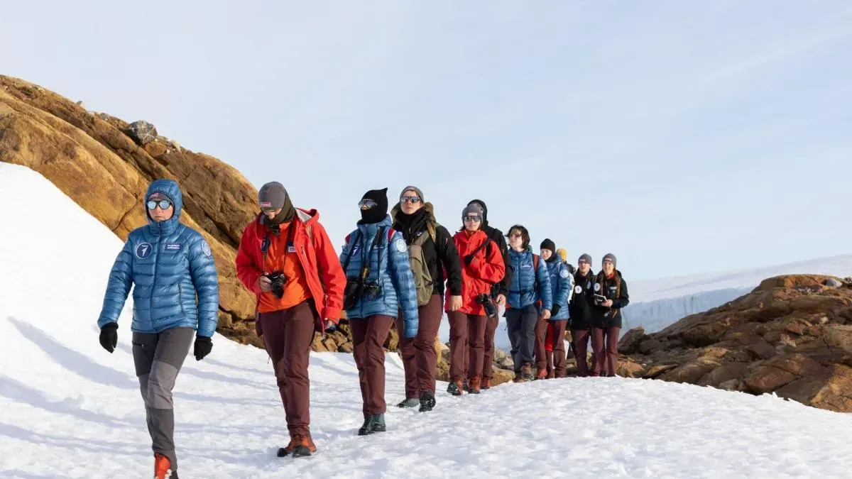 Афиша трансляции Возвращение молодежной антарктической экспедиции
