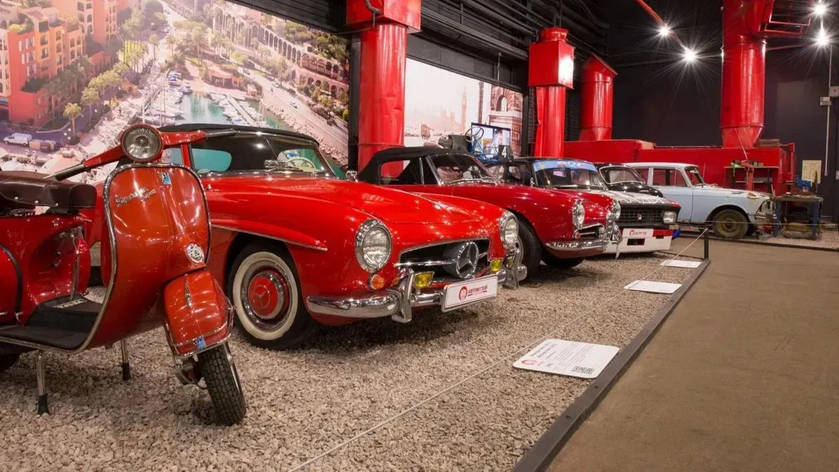 Афиша трансляции Экскурсия в музей "Автомобили мира"