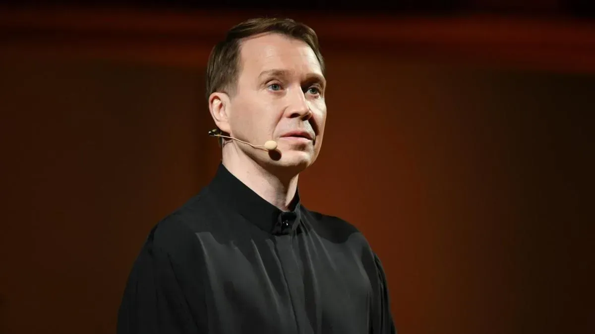 Афиша трансляции Встреча Евгения Миронова с пассажирами "Доброго автобуса"