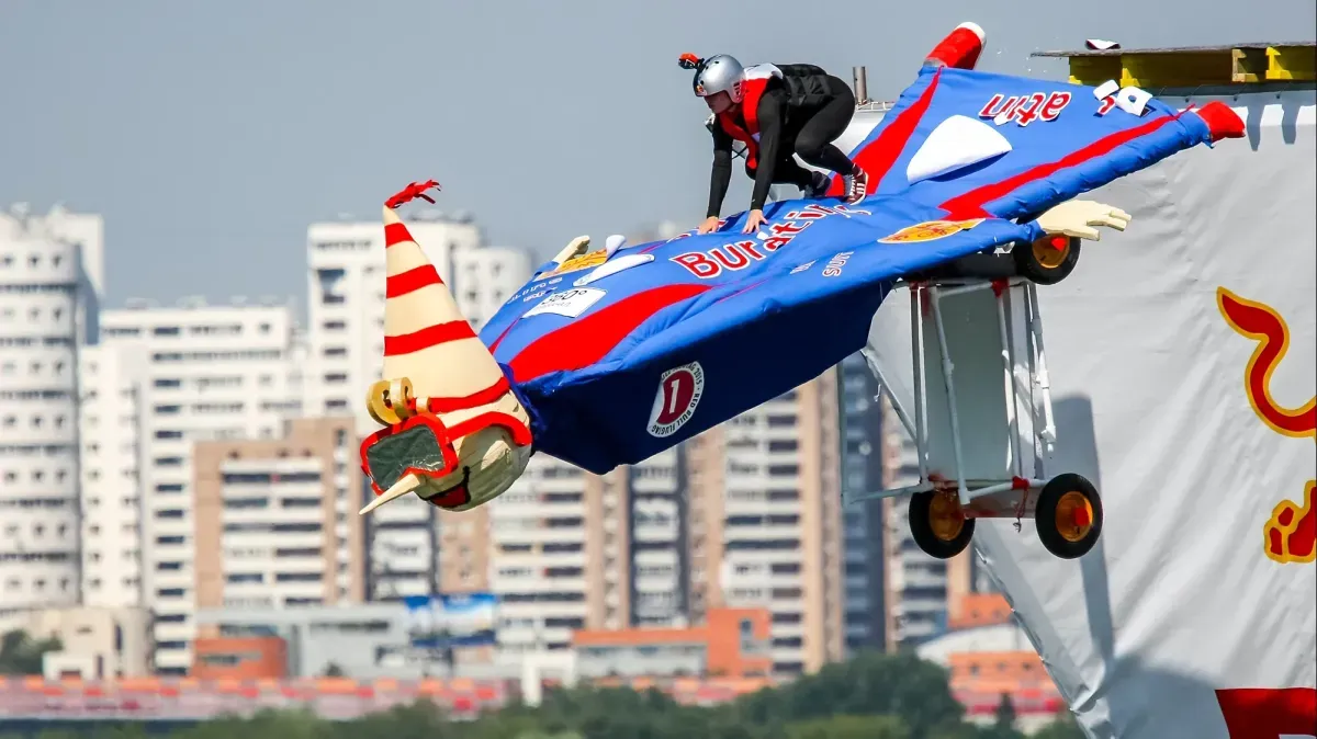 Афиша трансляции Чемпионат по полетам Redbull Flugtag на Гребном канале