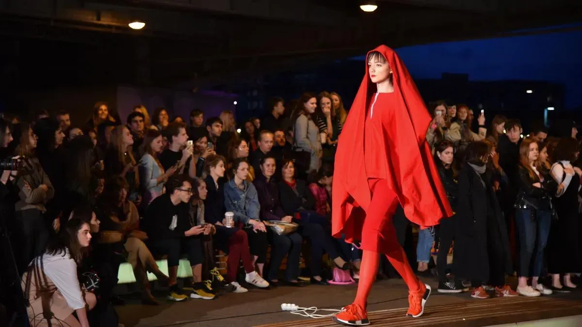 Афиша трансляции Полиэтилен вместо меха и мусор вместо Dior – мода от НИУ ВШЭ