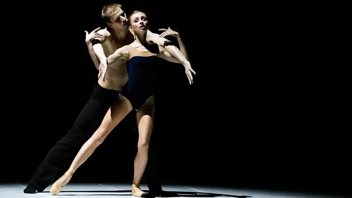 Афиша трансляции  Одноактный балет "Луна напротив" 