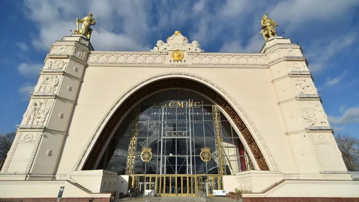 Афиша трансляции Экскурсия по центру "Космонавтика и авиация" на ВДНХ