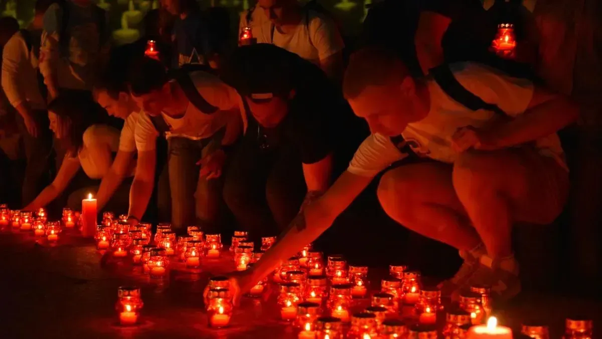 Афиша трансляции Мемориальная акция "Свеча памяти" у стен Музея Победы