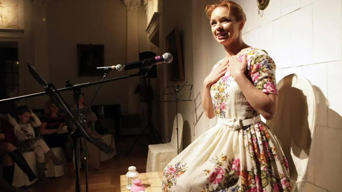 Афиша трансляции Алиса Гребенщикова – о целебных свойствах стихов Ахматовой