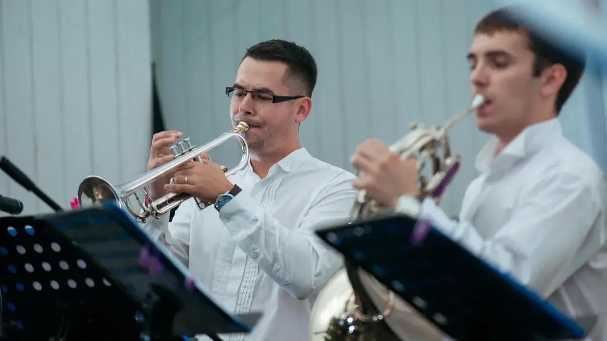 Афиша трансляции Концерт брасс-ансамбля солистов Большого театра под дождем