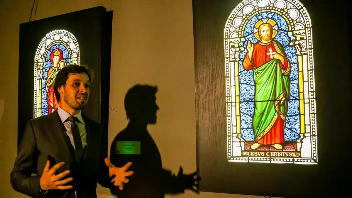 Афиша трансляции В чем уникальность европейских витражей