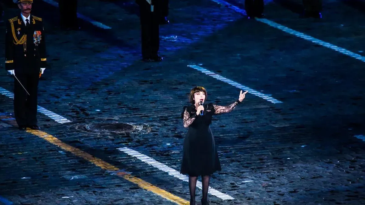 Афиша трансляции Мирей Матье поет на Красной площади