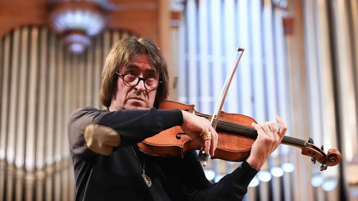 Афиша трансляции Творческая встреча с дирижером Юрием Башметом за чашкой кофе