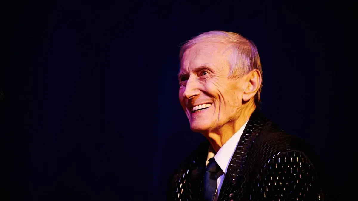 Афиша трансляции Творческий вечер поэта Евгения Евтушенко