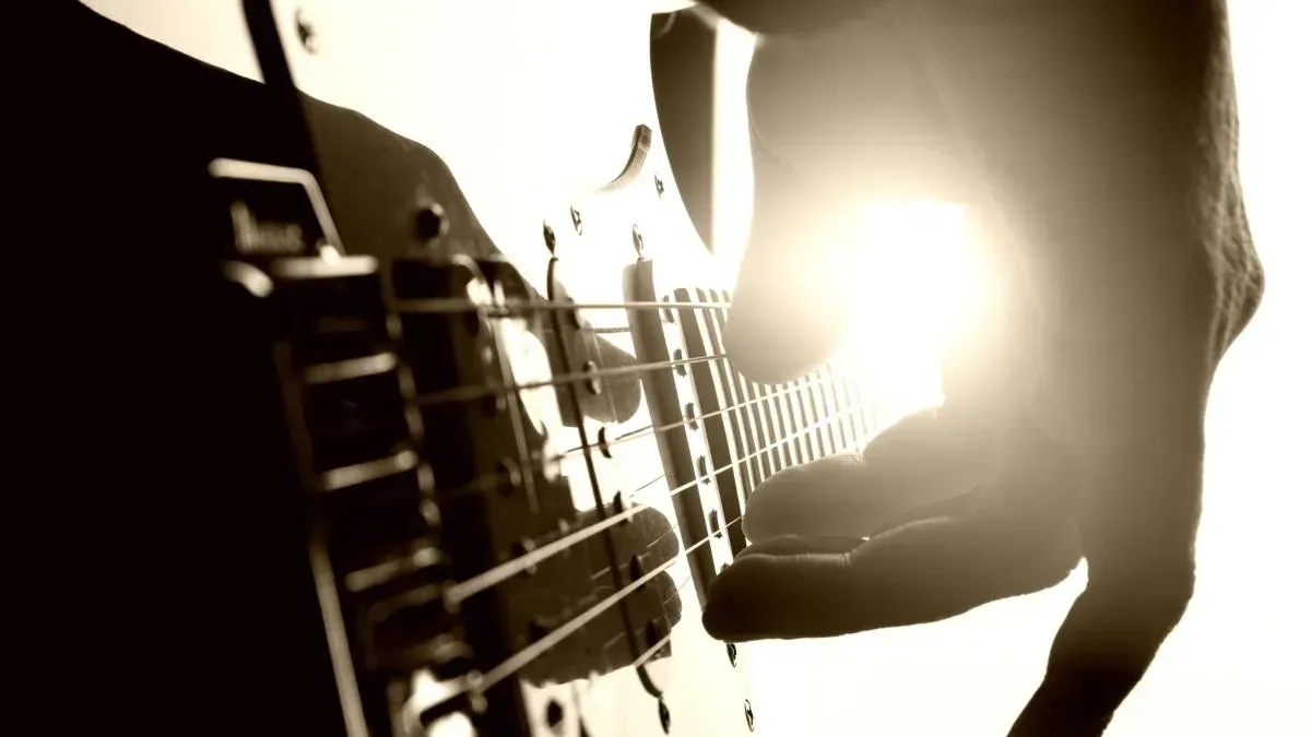 Афиша трансляции МузСалон24: мастер-класс Бориса Бурдаева из "Братьев Грим"