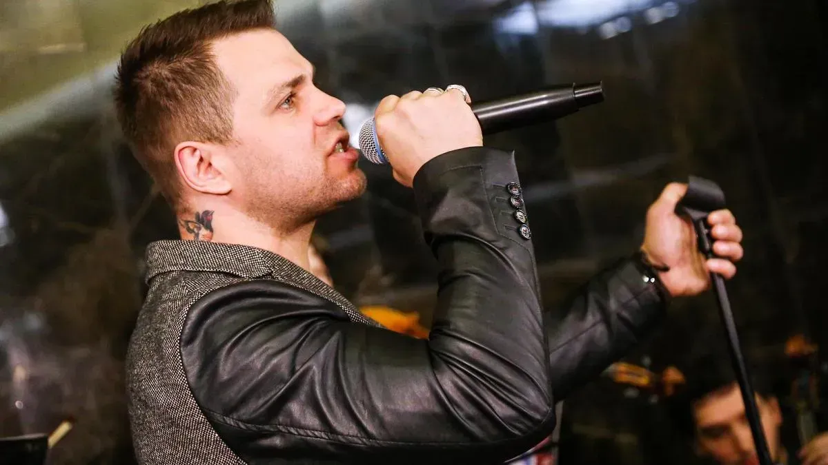 Афиша трансляции Живой концерт в метро с участием группы "Градусы"