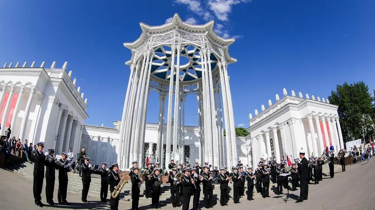 Афиша трансляции Парад духовых оркестров и этнических ансамблей