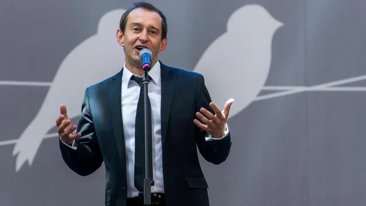 Афиша трансляции Константин Хабенский – о благотворительности и творчестве