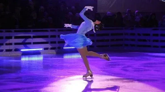 Афиша трансляции Аделина Сотникова в ледовом шоу "Белоснежка"