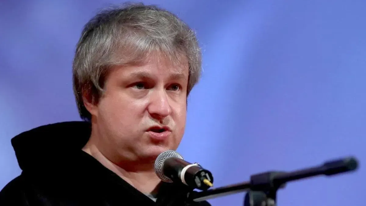 Афиша трансляции Антон Долин – о фильме Гильермо дель Торо "Аллея кошмаров"