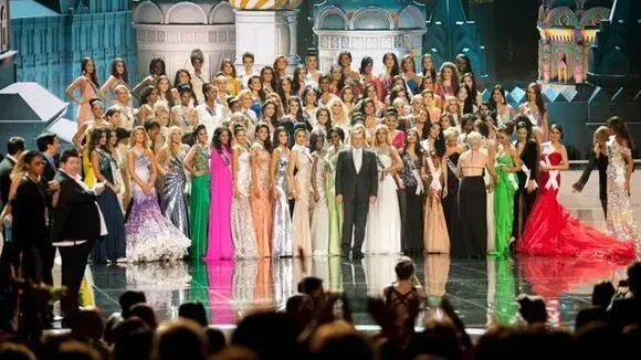 Афиша трансляции Интервью с участницами конкурса Miss MAXIM-2019