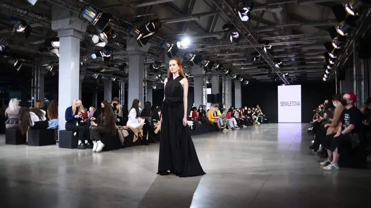 Афиша трансляции Закулисье Mercedes-Benz Fashion Week Russia