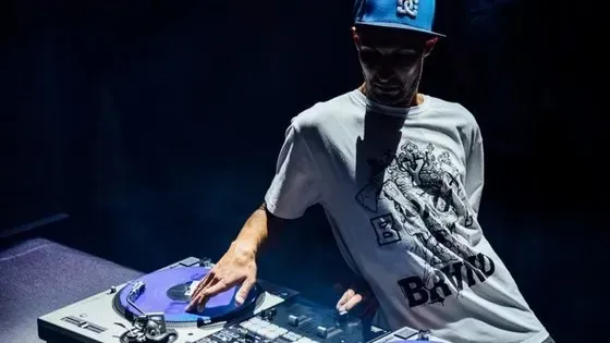 Афиша трансляции Как ночная музыкальная культура создает города