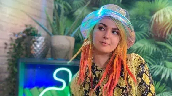 Афиша трансляции TVоя Москва.YOUниоры: урок стриминга с Викой Картер