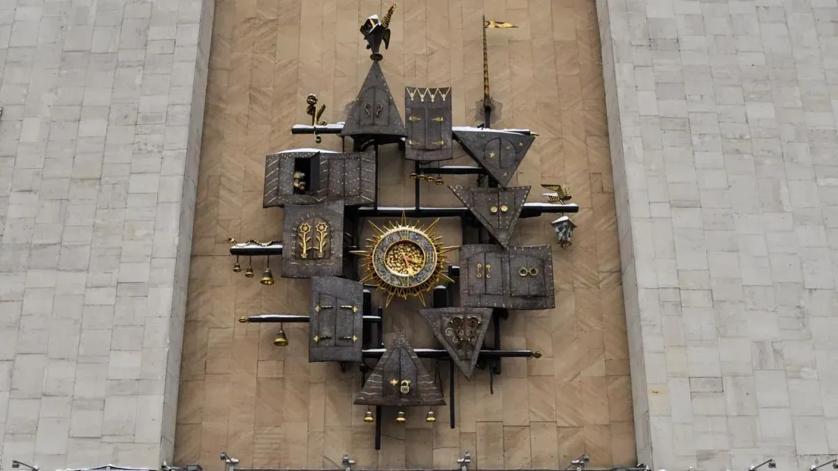 Афиша трансляции Закулисье спектакля "Тайна хранителя времени"