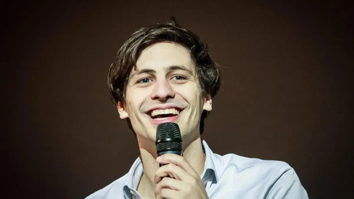 Афиша трансляции Встреча с Александром Молочниковым на Telling Stories – 2021