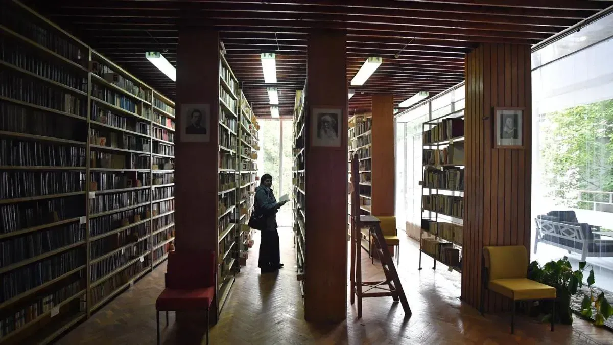 Афиша трансляции Экскурсия по Дому творчества писателей в Переделкине