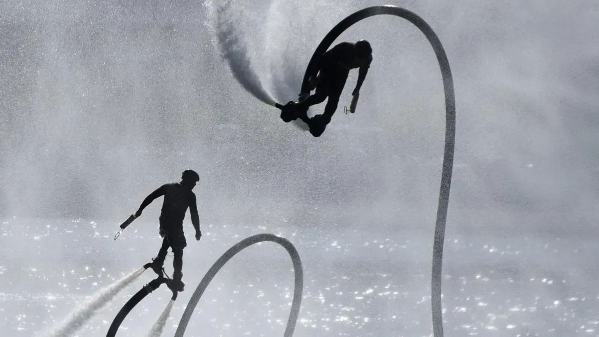 Афиша трансляции Шоу в рамках фестиваля "Гидрофлай Фест"