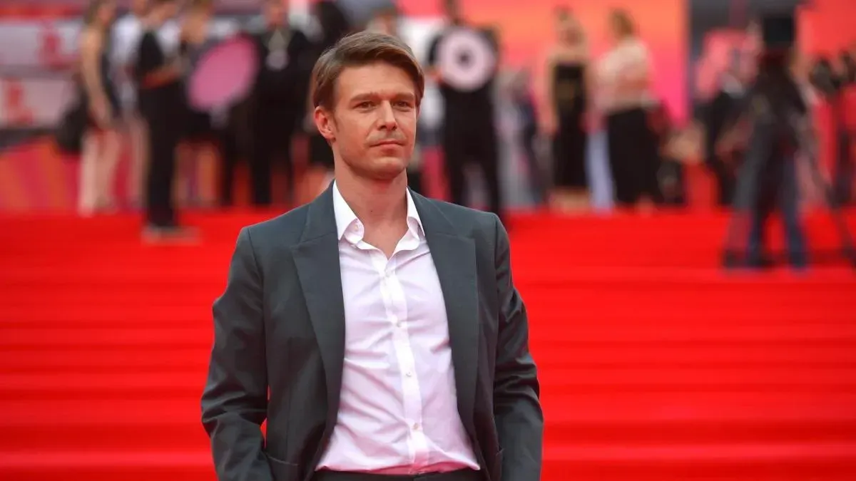 Афиша трансляции Никита Ефремов и другие выпускники Школы-студии МХАТ