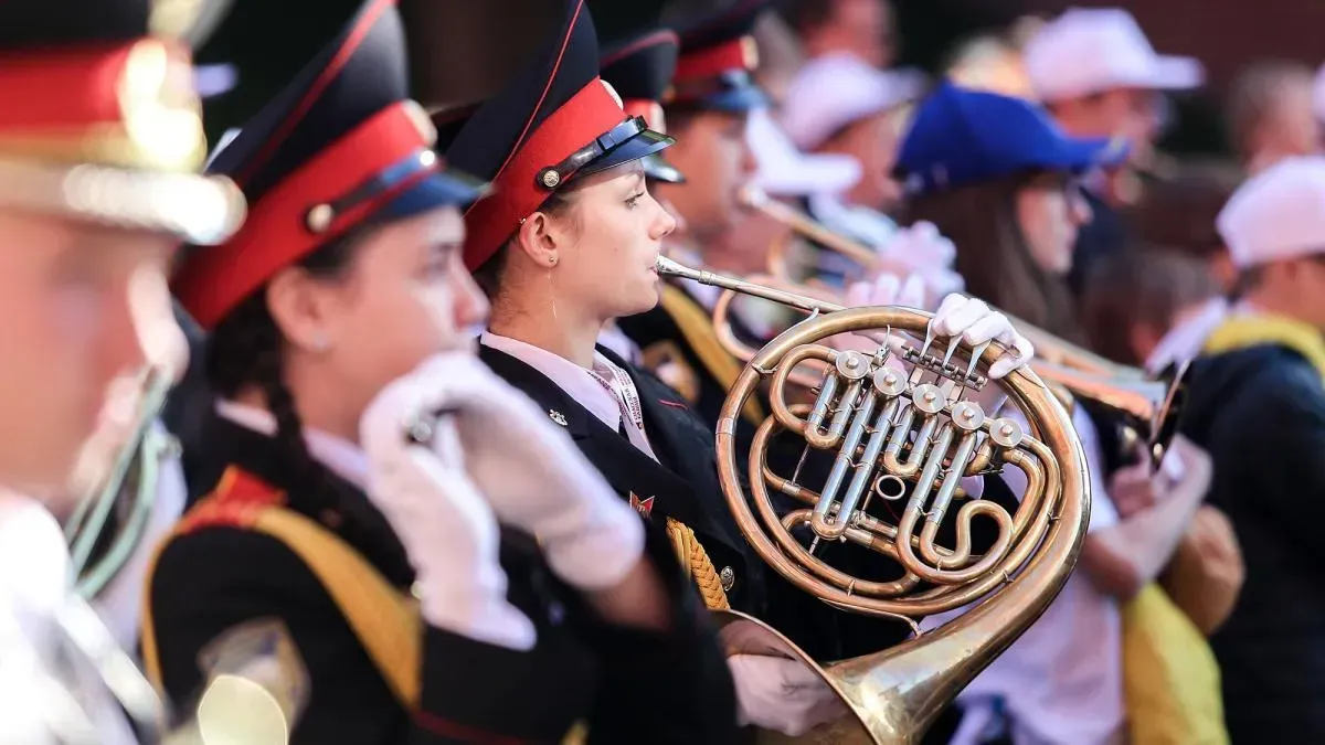 Афиша трансляции Тысяча юных музыкантов играет песни о войне