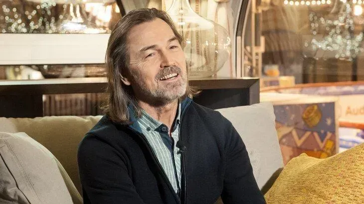 Афиша трансляции Открытый урок с Никасом Сафроновым