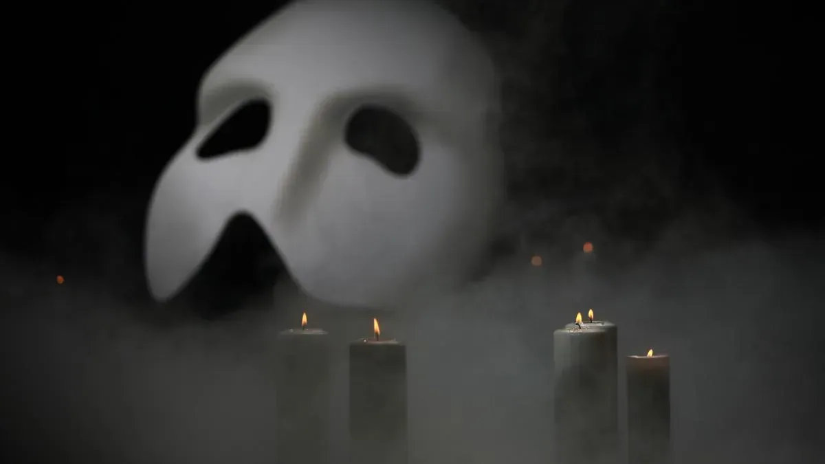 Афиша трансляции Всем спать. Колыбельные в исполнении артистов Геликон-оперы