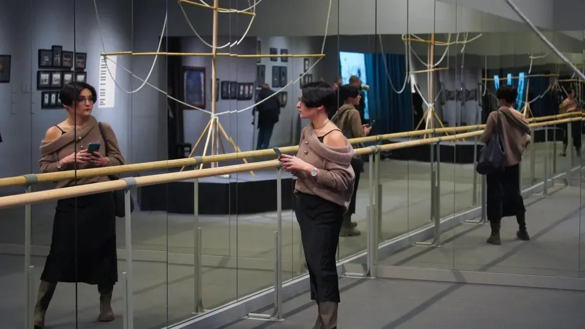 Афиша трансляции Экскурсия по выставке "Дягилев. Генеральная репетиция"