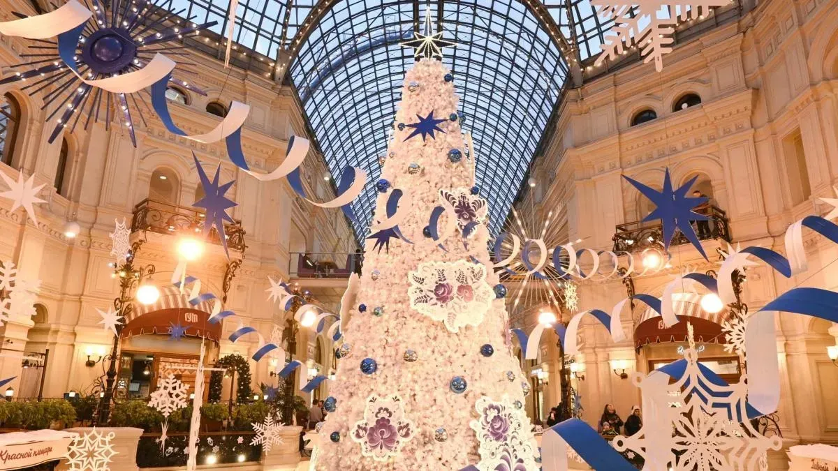 Афиша трансляции Новогоднее оформление ГУМа