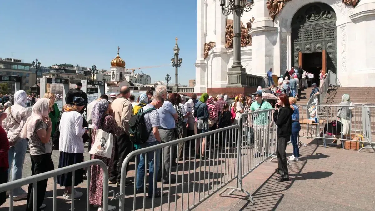 Афиша трансляции Очередь к Тихвинской иконе Божией Матери в ХХС