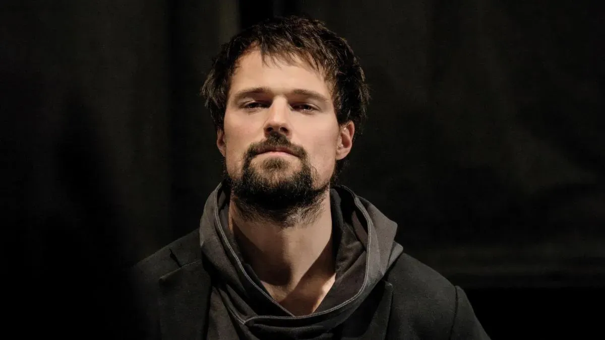 Афиша трансляции Творческая встреча с актером Данилой Козловским