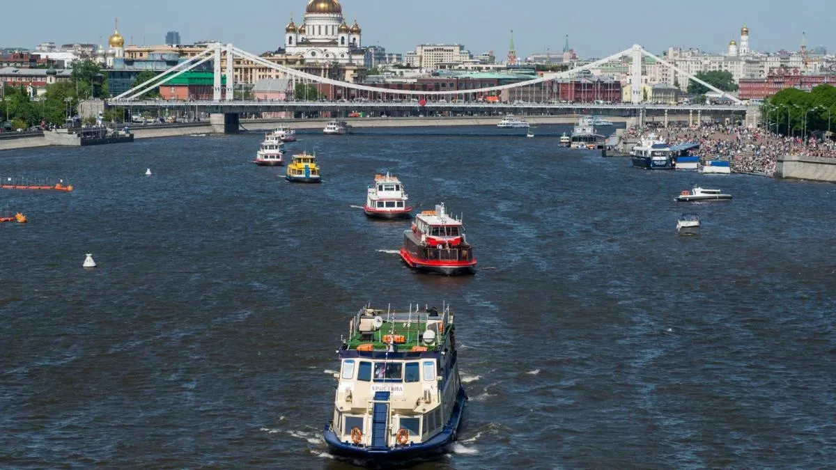 Афиша трансляции Парад судов в честь открытия пассажирской навигации