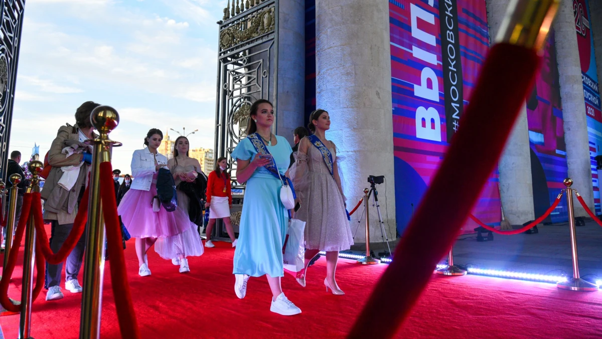 Афиша трансляции Праздник выпускников в Парке Горького