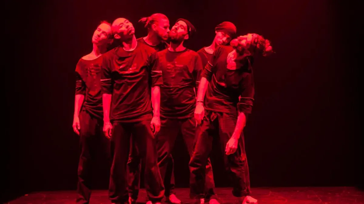 Афиша трансляции Театрально-цирковой перформанс в Камергерском переулке