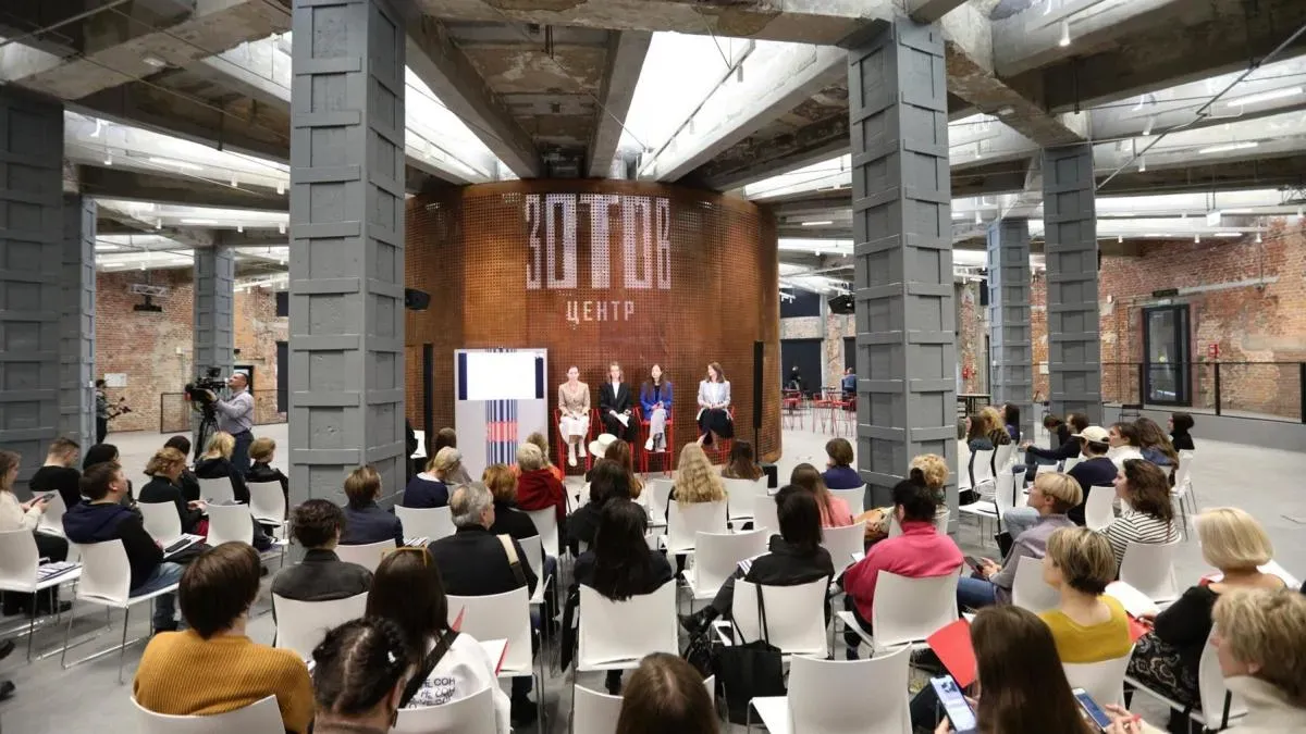 Афиша трансляции Экскурсия по центру конструктивизма "Зотов"