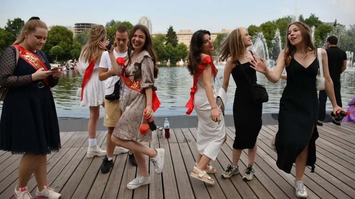 Афиша трансляции Общегородской выпускной в Парке Горького