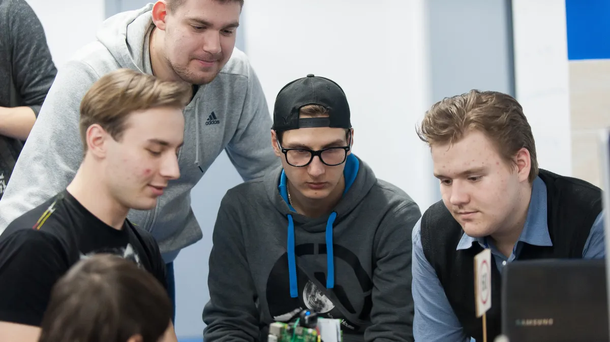 Афиша трансляции Почему российские программисты такие сильные