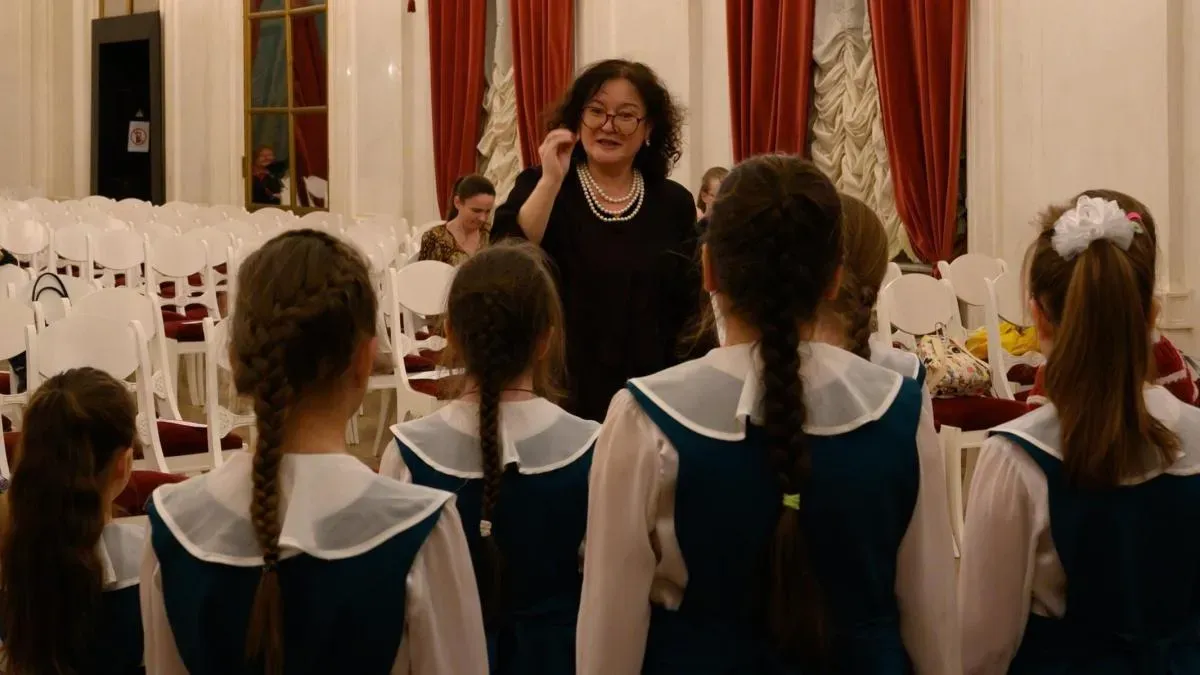 Афиша трансляции Выступление детского хора в честь Дня матери