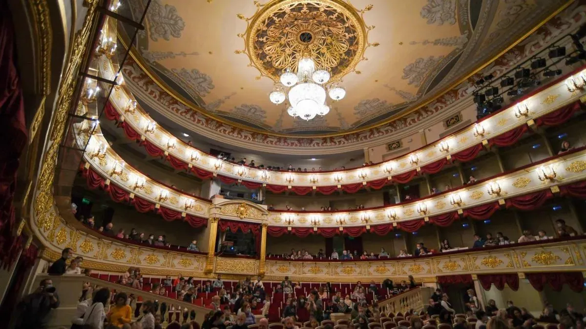 Афиша трансляции Деятели культуры – о сотрудничестве театров с музеями